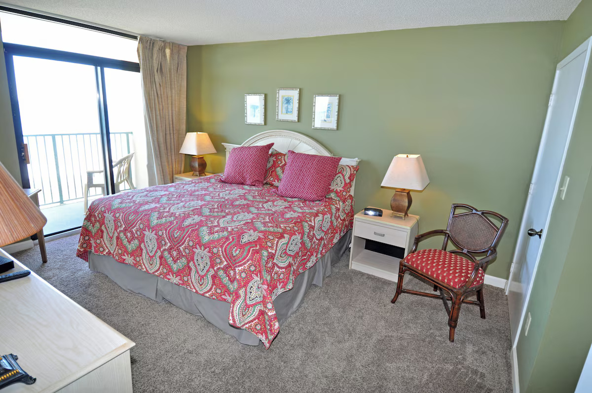 TRIO CONDO 305