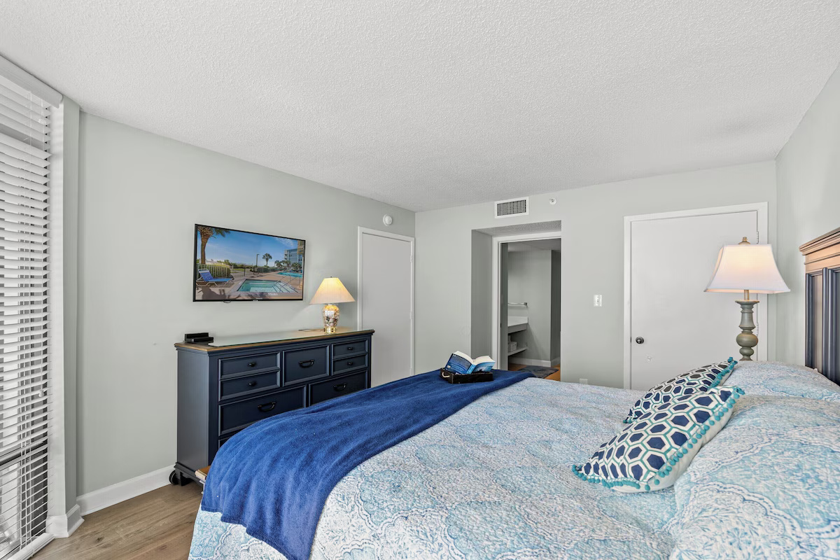 TRIO CONDO 1005
