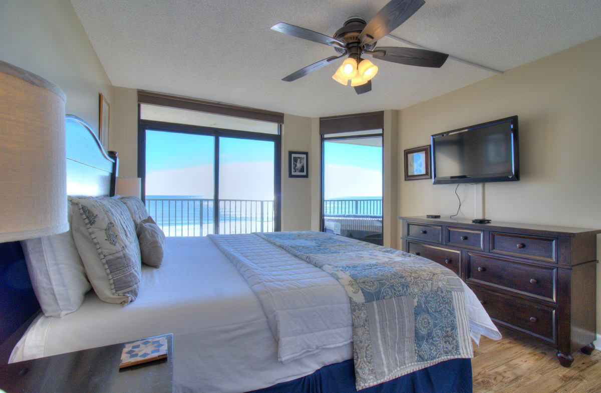 TRIO CONDO 405