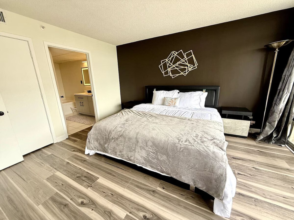DOUBLE CONDO UNIT 707
