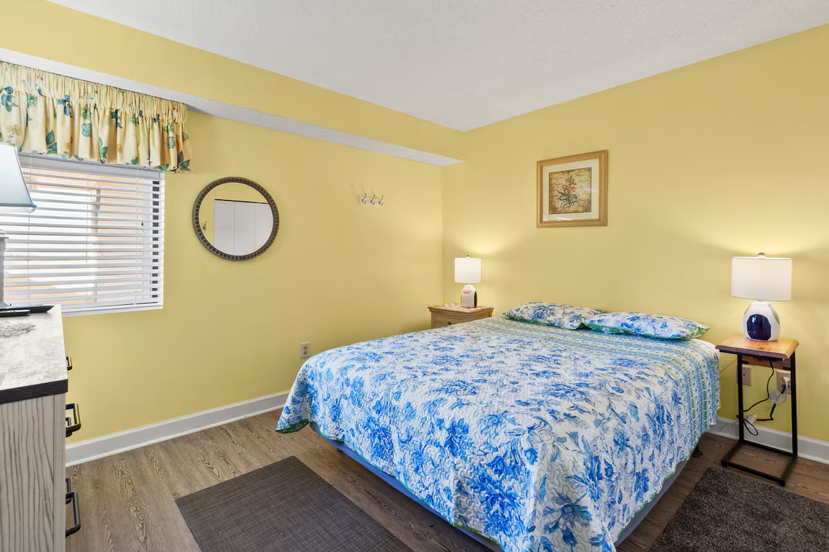 QUAD CONDO UNIT 306